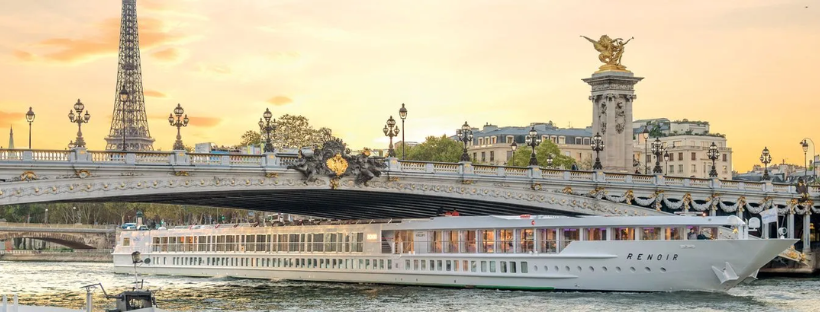 Bateau sur la Seine &agrave; Paris